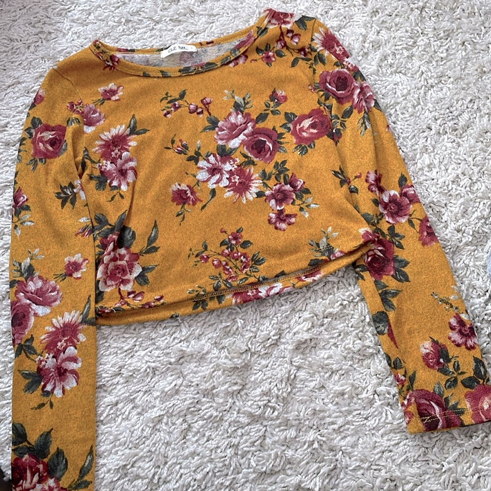 L/S cropped floral tee, Soft hacci like material, size L